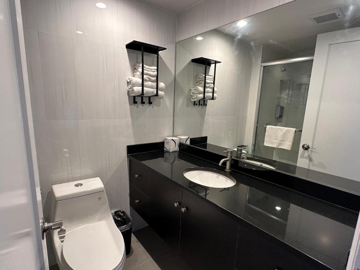 Regal Inn & Suites New York Laguardia Hotel Kültér fotó