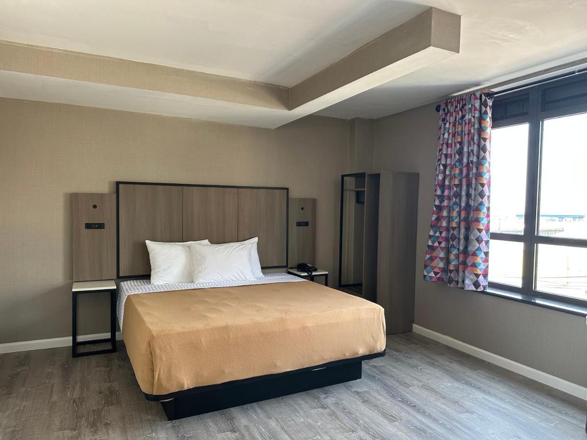 Regal Inn & Suites New York Laguardia Hotel Kültér fotó