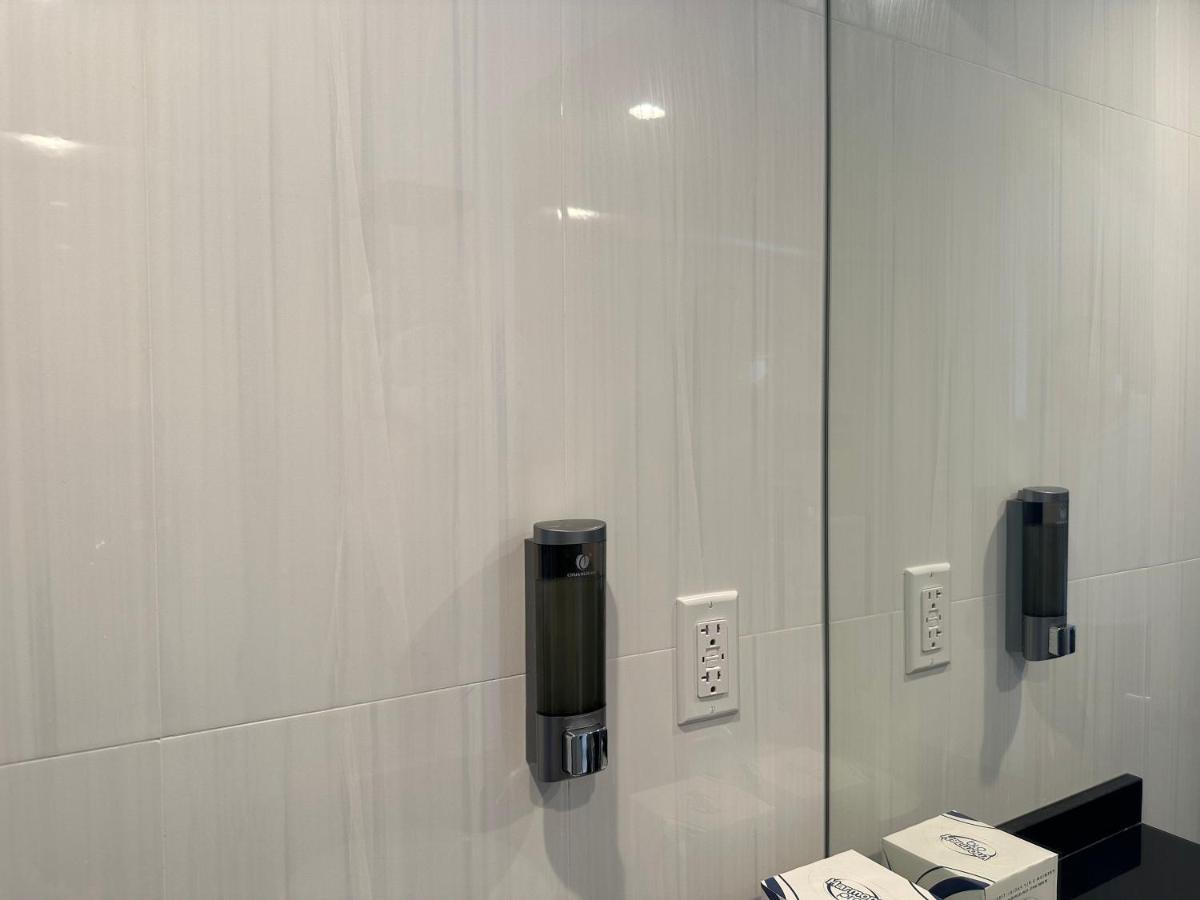 Regal Inn & Suites New York Laguardia Hotel Kültér fotó